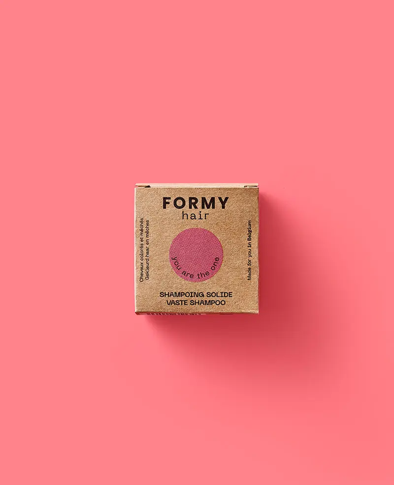 Shampoing solide pour cheveux colorés FORMY dans son étui en carton recyclé