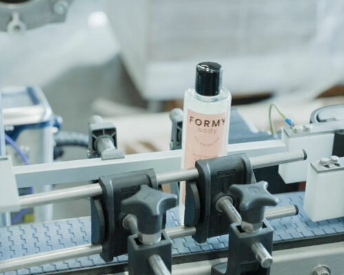 Bouteille Formy Body sur ligne de production