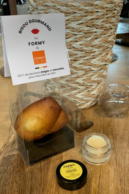 Madeleines de chez Carrément bon avec le baume à lèvres FORMY